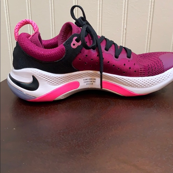 CLEAN CLEAN Women’s Nike Joyride Run NEW PRICE - Picture 10 of 13